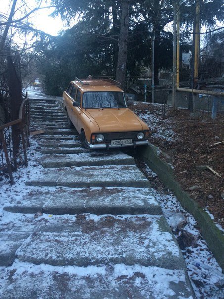 В снегопад в Ялте не обошлось без автомобильных аварий (фото) - фото 2 В снегопад в Ялте не обошлось без автомобильных аварий (фото) - фото 2