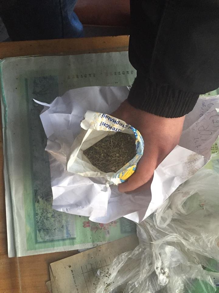 Полиция продолжает бороться с дурманом на улицах Красноарме..., фото-2 Полиция продолжает бороться с дурманом на улицах Красноармейска: за сутки выявлены 2 нарколюбителя, фото-2
