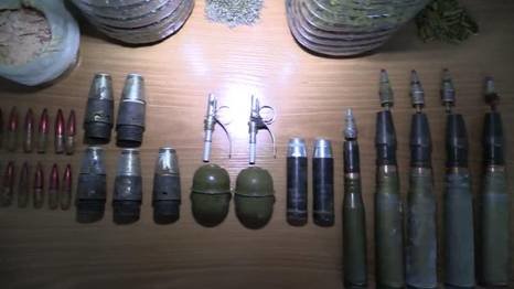 В результате спецоперации СБУ в Счастье задержаны пять боевиков (Фото, видео) (фото) - фото 2 В результате спецоперации СБУ в Счастье задержаны пять боевиков (Фото, видео) (фото) - фото 2