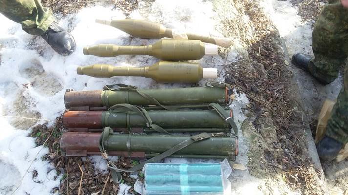 В Луганской области обнаружен очередной тайник с военными средствами пораженя (Фото) (фото) - фото 2 В Луганской области обнаружен очередной тайник с военными средствами пораженя (Фото) (фото) - фото 2