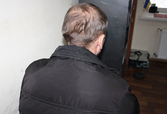 На Полтавщине мужчина забил до смерти молотком собутыльника и броси... На Полтавщине мужчина забил до смерти молотком собутыльника и бросил тело на улице (фото) - фото 1