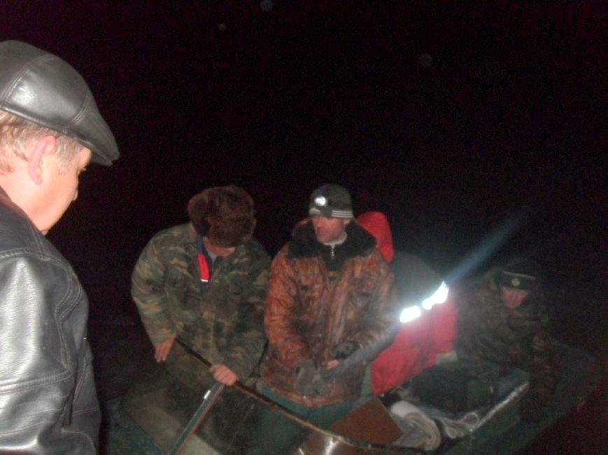 В Ростовской области рыбаков спасали с помощью вертолета (фото) - фото 1