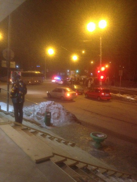 Сегодня в г.Балаково произошло ДТП возле перекрестка на ул. Минской перед ТЦ Оранж(ФОТО) (фото) - фото 1