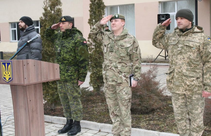 Військові сапери Хмельниччини отримали від канадських та британських колег сертифікати зразка НАТО (Фото) (фото) - фото 1 Військові сапери Хмельниччини отримали від канадських та британських колег сертифікати зразка НАТО (Фото) (фото) - фото 1