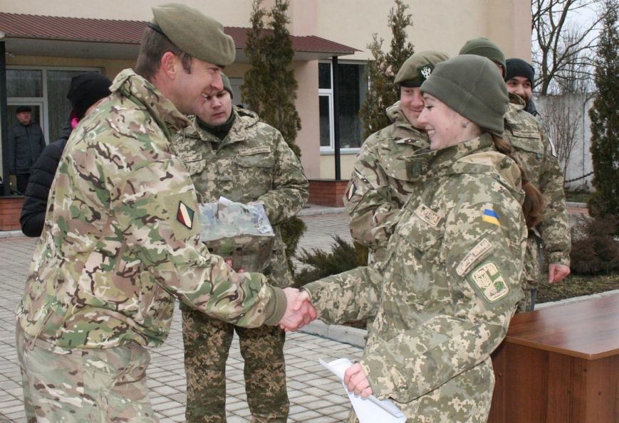 Військові сапери Хмельниччини отримали від канадських та британськи... Військові сапери Хмельниччини отримали від канадських та британських колег сертифікати зразка НАТО (Фото) (фото) - фото 4