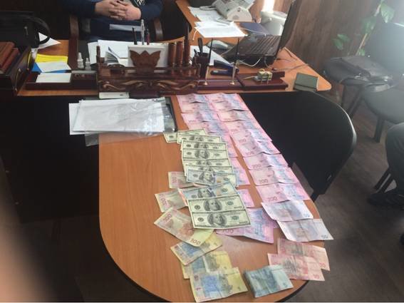 В Днепропетровске на взятке попались подполковник и майор полиции (... В Днепропетровске на взятке попались подполковник и майор полиции (фото) - фото 2