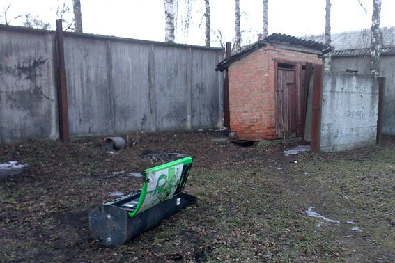 На Полтавщине неизвестные утащили банковский терминал с магазина (ф... На Полтавщине неизвестные утащили банковский терминал с магазина (фото) - фото 3