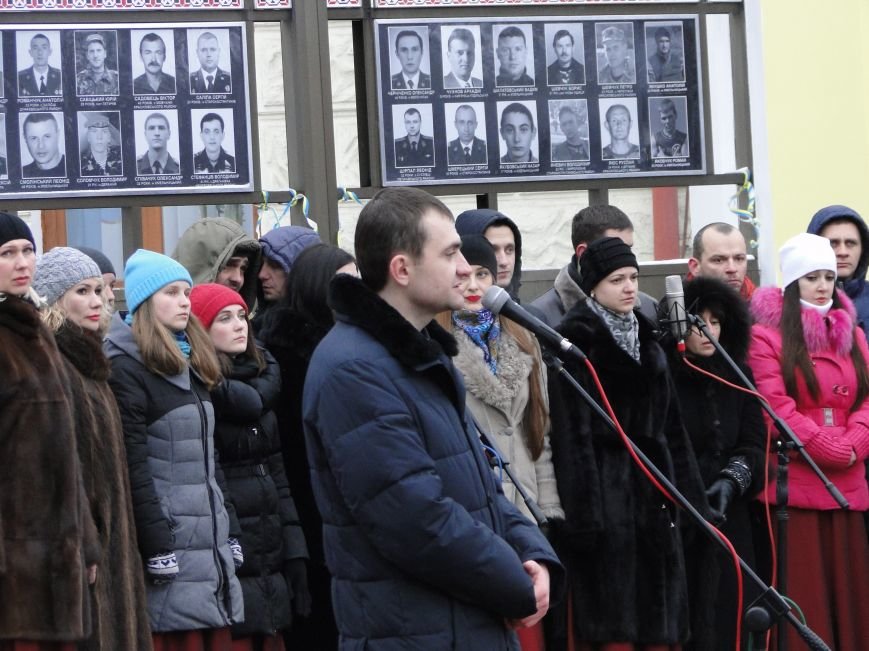 Сотні хмельничан пройшли містом з портретами Небесної Сотні (Фото,... Сотні хмельничан пройшли містом з портретами Небесної Сотні (Фото, відео) (фото) - фото 3