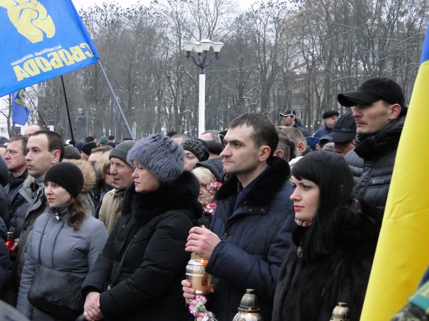 Сотні хмельничан пройшли містом з портретами Небесної Сотні (Фото,... Сотні хмельничан пройшли містом з портретами Небесної Сотні (Фото, відео) (фото) - фото 4