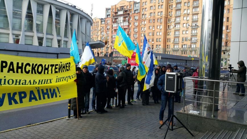 Сотрудники Ильичевского порта требуют от Высшего Хозяйственного суда Украины принятия законного решения (фото) - фото 1 Сотрудники Ильичевского порта требуют от Высшего Хозяйственного суда Украины принятия законного решения (фото) - фото 1
