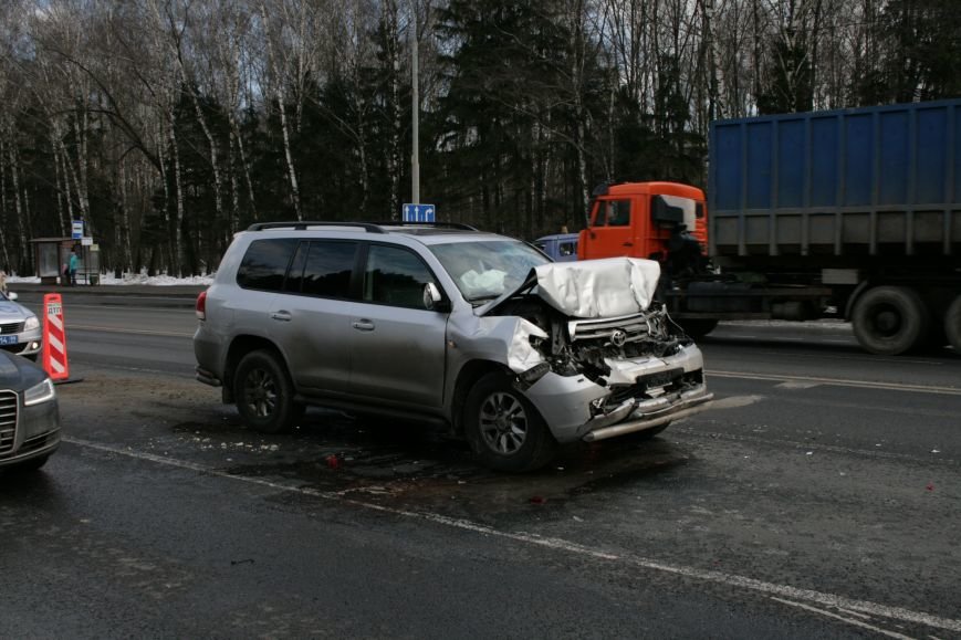 В новой Москве на Калужском шоссе произошло ДТП (ФОТО), фото-4 В новой Москве на Калужском шоссе произошло ДТП (ФОТО), фото-4