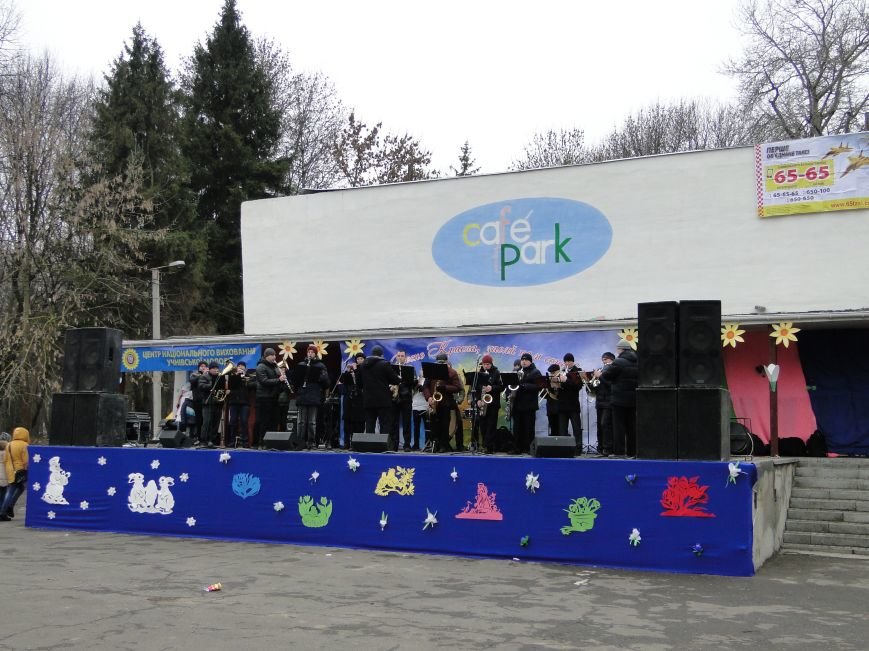 Сьогодні у Хмельницькому проводжали зиму та зустрічали весну (Фото)... Сьогодні у Хмельницькому проводжали зиму та зустрічали весну (Фото) (фото) - фото 3