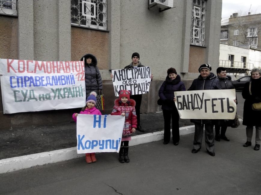 Жильцов николаевского общежития выгоняют на улицу (ФОТО) (фото) - фото 2 Жильцов николаевского общежития выгоняют на улицу (ФОТО) (фото) - фото 2