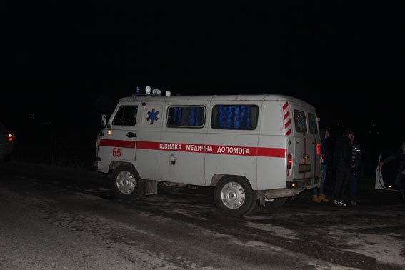 Здолбунівчанин потрапив під колеса «швидкої» (фото) - фото 1 Здолбунівчанин потрапив під колеса «швидкої» (фото) - фото 1
