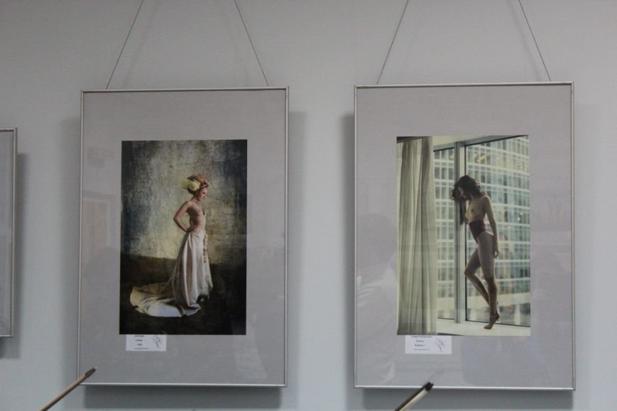 У Хмельницькому стартувала виставка фото про любов до жінки (Фото) (фото) - фото 1