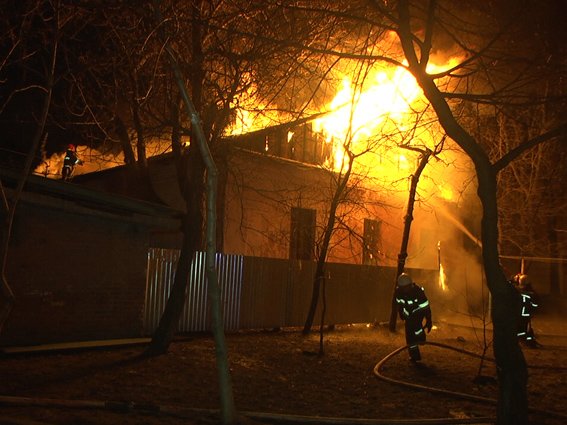 Вночі у центрі Хмельницького сталася серйозна пожежа (Фото, відео) (фото) - фото 1