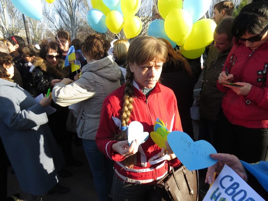 В Мариуполе читали стихи Шевченко и требовали выпустить из заточени... В Мариуполе читали стихи Шевченко и требовали выпустить из заточения Надежду Савченко (ФОТО+ВИДЕО) (фото) - фото 6
