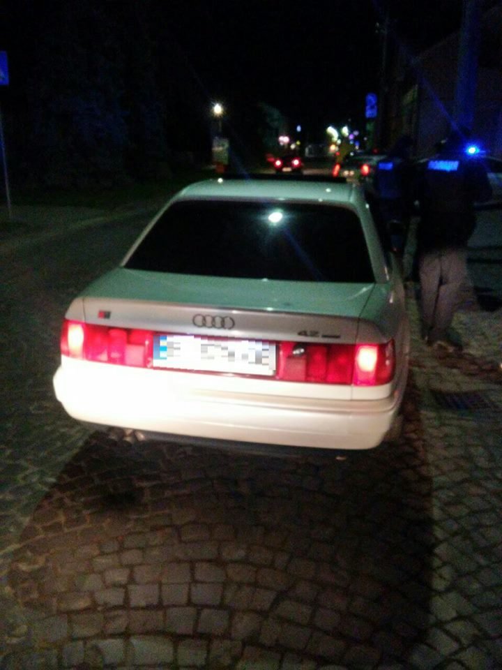У Мукачеві затримали п'яного водія на Audi A6 (фото) - фото 1 У Мукачеві затримали п'яного водія на Audi A6 (фото) - фото 1