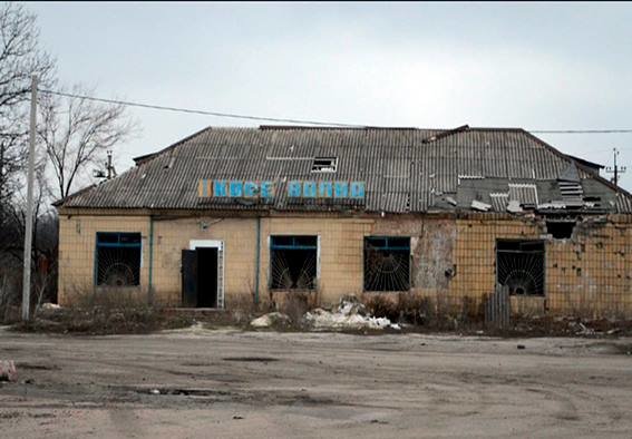 Начальник полиции Красноармейского района вчера в Карловке обсудил с местными жителями проблемы мародерства в прифронтовой зоне (фото) - фото 2 Начальник полиции Красноармейского района вчера в Карловке обсудил с местными жителями проблемы мародерства в прифронтовой зоне (фото) - фото 2