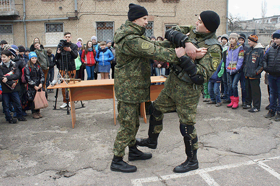 Северодонецкие школьники пришли в гости к полицейским (ФОТО) (фото)... Северодонецкие школьники пришли в гости к полицейским (ФОТО) (фото) - фото 3