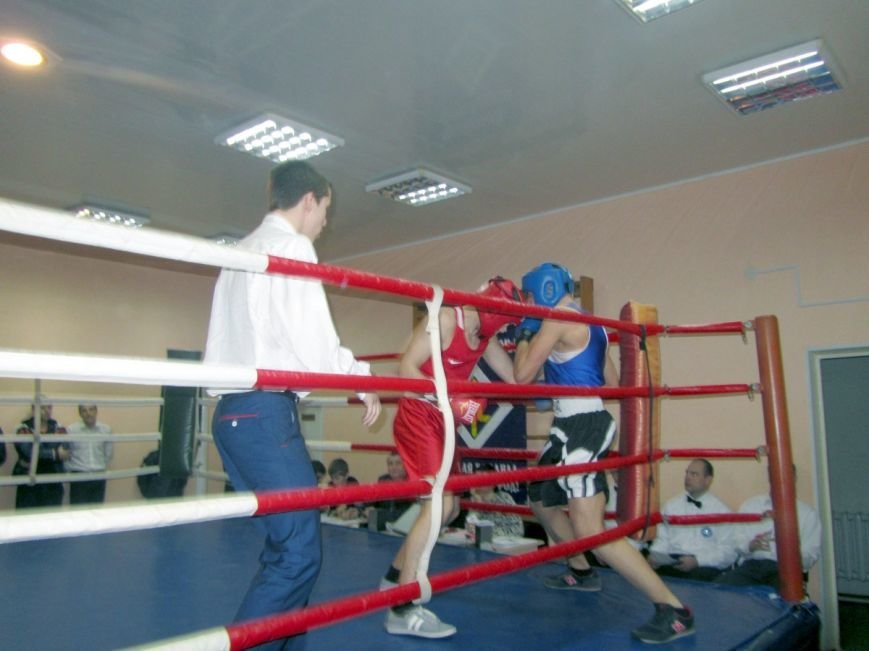В областных соревнованиях по боксу принимают участие спортс..., фото-2 В областных соревнованиях по боксу принимают участие спортсмены из большого Доброполья, фото-2