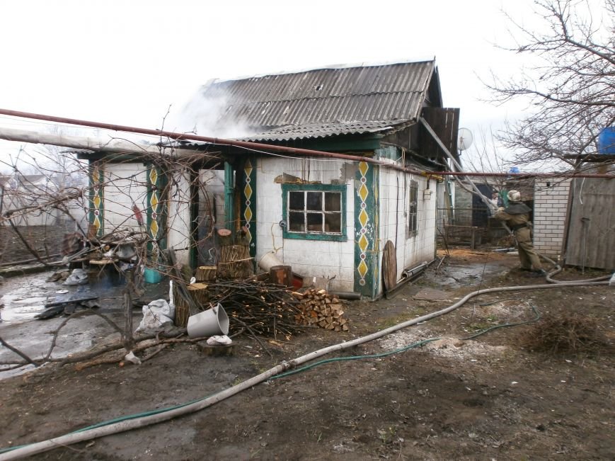 В Днепродзержинске горел частный жилой дом (фото) - фото 1 В Днепродзержинске горел частный жилой дом (фото) - фото 1