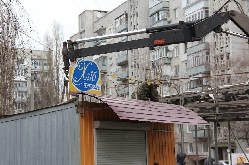 В Житомире демонтировано два хлебных киоска их владельцем, фото-4 В Житомире демонтировано два хлебных киоска их владельцем, фото-4
