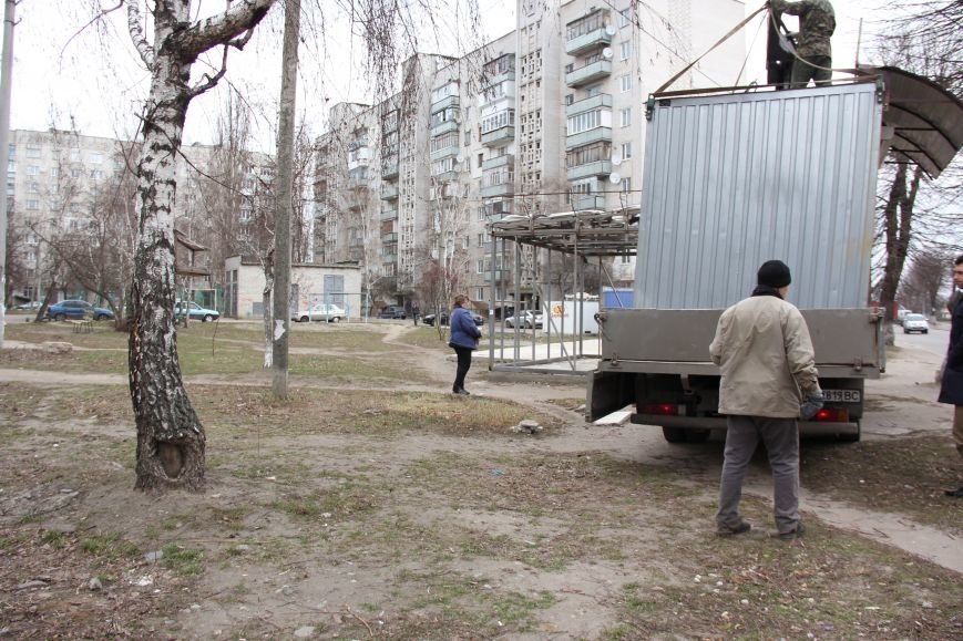 В Житомире демонтировано два хлебных киоска их владельцем, фото-6 В Житомире демонтировано два хлебных киоска их владельцем, фото-6