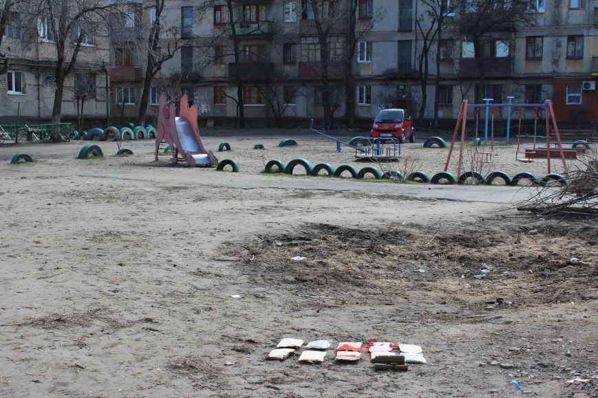 В Северодонецке найдены взрывоопасные предметы около мусорного бака... В Северодонецке найдены взрывоопасные предметы около мусорного бака (ФОТО) (фото) - фото 1