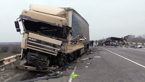 Микроавтобус из Луганской области попал а автокатастрофу - восемь погибших (ФОТО) (фото) - фото 2 Микроавтобус из Луганской области попал а автокатастрофу - восемь погибших (ФОТО) (фото) - фото 2