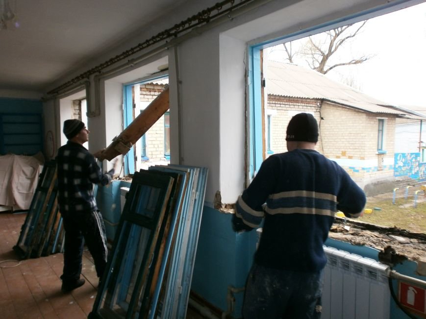 За счет городского бюджета утепляют учреждения образования Доброполья (фото) - фото 1 За счет городского бюджета утепляют учреждения образования Доброполья (фото) - фото 1
