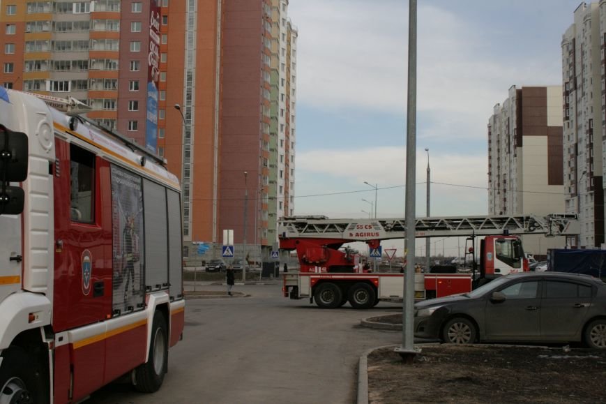 В новой Москве в Новых Ватутинках в жилом доме загорелся му..., фото-4 В новой Москве в Новых Ватутинках в жилом доме загорелся мусоросборник, фото-4