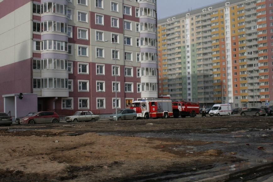 В новой Москве в Новых Ватутинках в жилом доме загорелся му..., фото-1 В новой Москве в Новых Ватутинках в жилом доме загорелся мусоросборник, фото-1