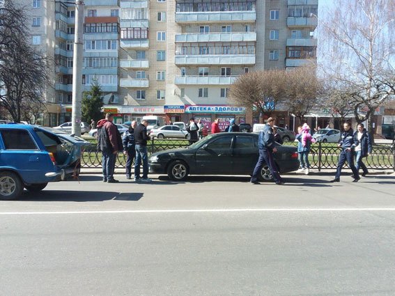 У Рівному у ДТП постраждали двоє дітей (фото) - фото 2 У Рівному у ДТП постраждали двоє дітей (фото) - фото 2