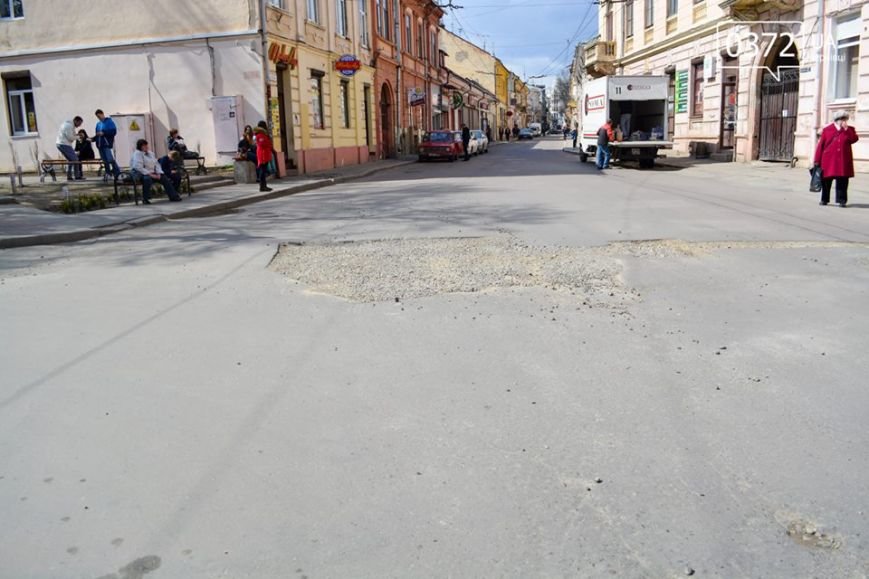 І знову про дороги: вулиця Руська потребує ремонту (фото) - фото 1