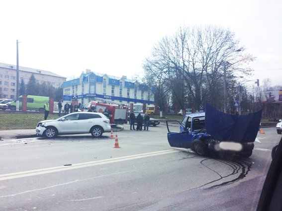 У Рівному в результаті зіткнення двох автомобілів — троє потерпілих... У Рівному в результаті зіткнення двох автомобілів — троє потерпілих (ФОТО) (фото) - фото 2