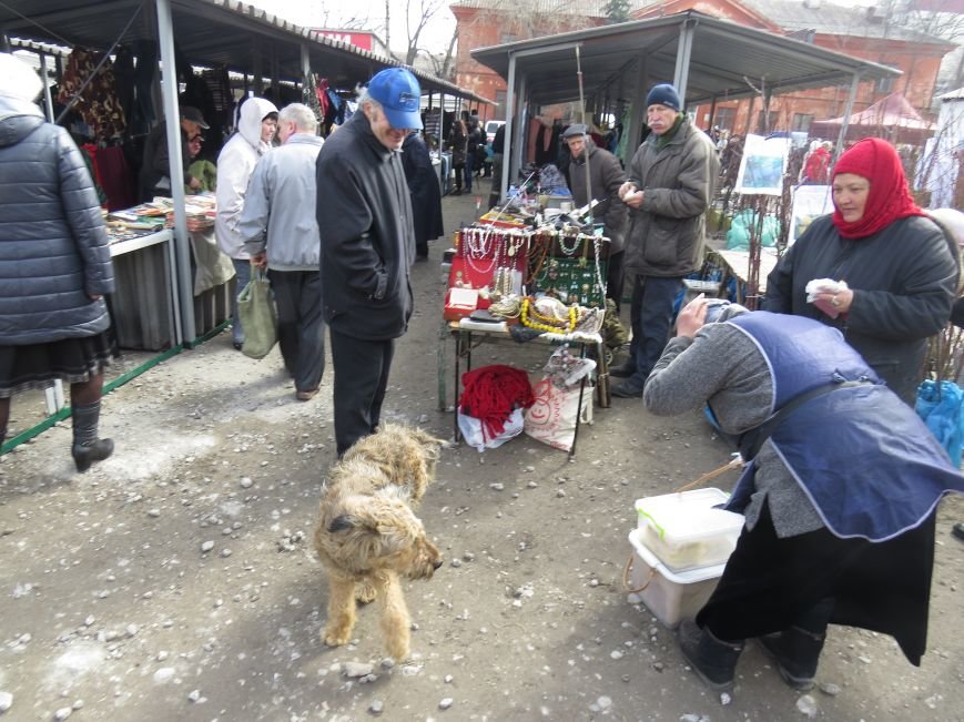В Мариуполе торговцы "блошиного" рынка потребовали изгнать..., фото-1 В Мариуполе торговцы "блошиного" рынка потребовали изгнать с трамвайного кольца конкурентов (ФОТО+ВИДЕО), фото-1