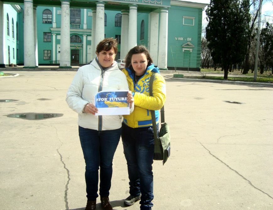 Активисты Доброполья призвали голландцев поддержать Украину на референдуме (фото) - фото 1 Активисты Доброполья призвали голландцев поддержать Украину на референдуме (фото) - фото 1