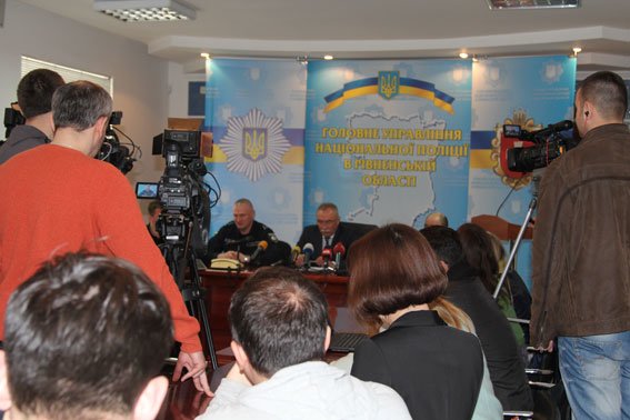 На Рівненщині можуть легалізувати видобуток бурштину (фото) - фото... На Рівненщині можуть легалізувати видобуток бурштину (фото) - фото 3