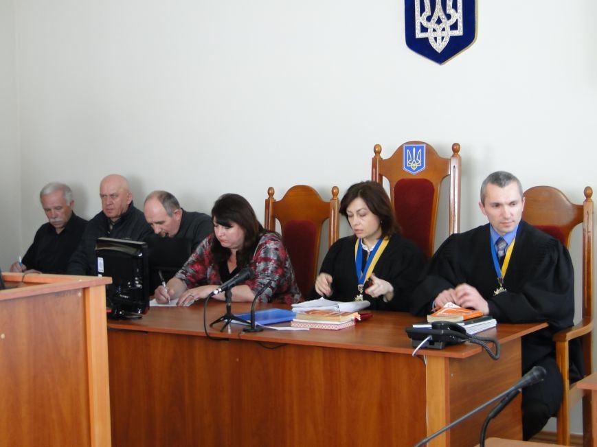 У Хмельницькому судять в’язнів-втікачів: Гадзіна просив пробачення у конвоїра (Фото) (фото) - фото 1 У Хмельницькому судять в’язнів-втікачів: Гадзіна просив пробачення у конвоїра (Фото) (фото) - фото 1