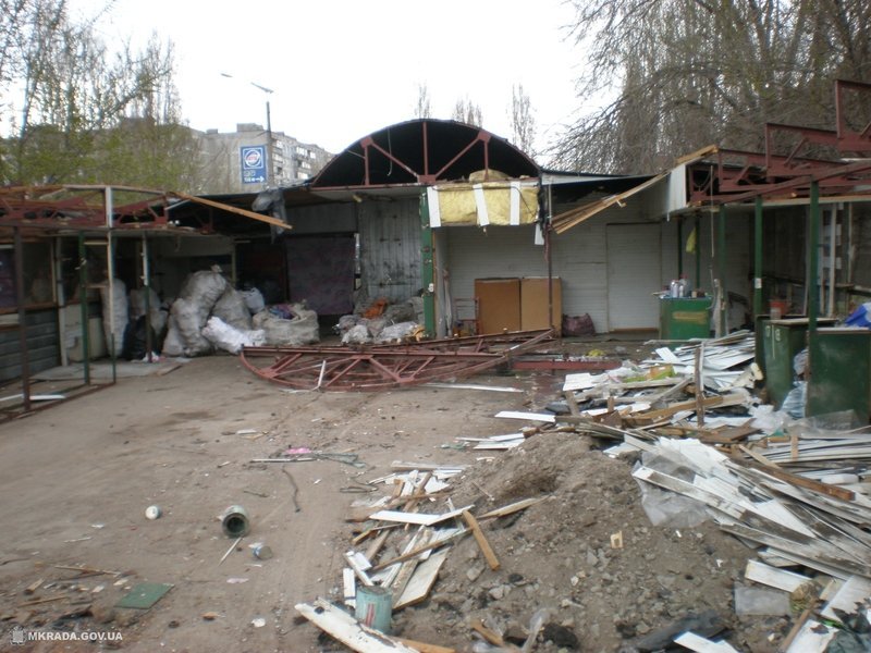 На Намыве демонтировали заброшенный На Намыве демонтировали заброшенный
