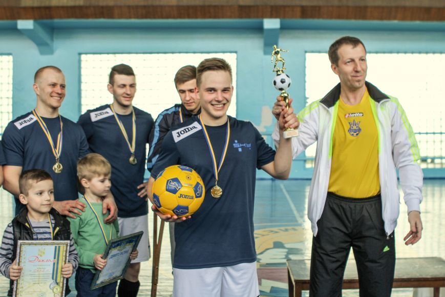 Кубок от председателя ФФ Эдуарда Коряка Кубок от председателя ФФ Эдуарда Коряка