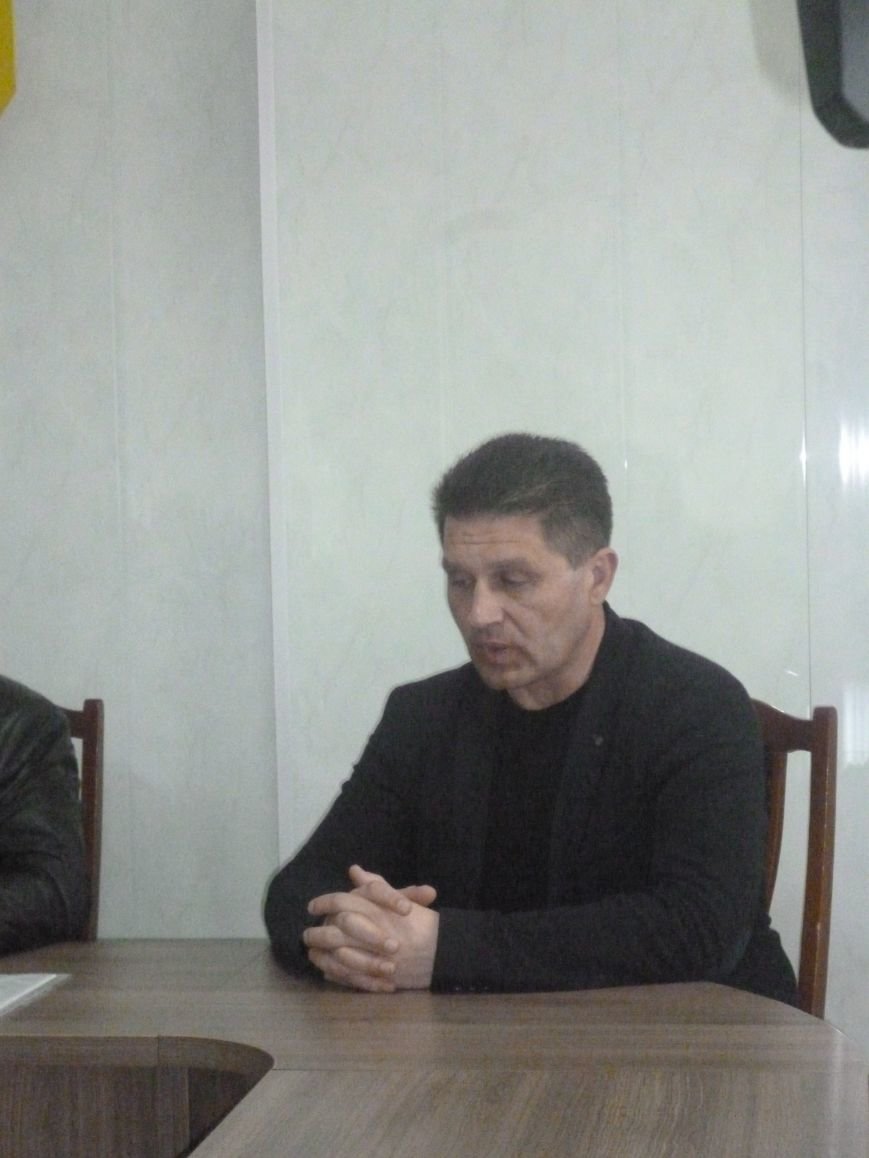 В Красноармейске в который раз пытались определить судьбу памятника Кобзарю (фото) - фото 3 В Красноармейске в который раз пытались определить судьбу памятника Кобзарю (фото) - фото 3