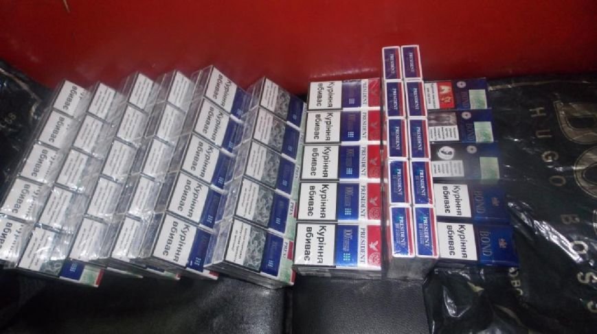 На Буковині прикордонники зупинили чергову контрабанду сигарет (фото) - фото 1