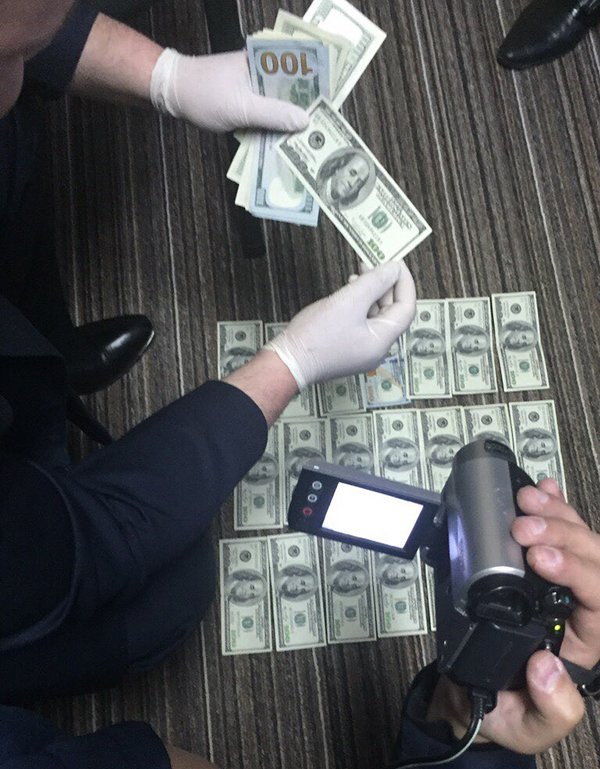 На Рівненщині викрито адвоката під час одержання неправомірної виг... На Рівненщині викрито адвоката під час одержання неправомірної вигоди (фото) - фото 1