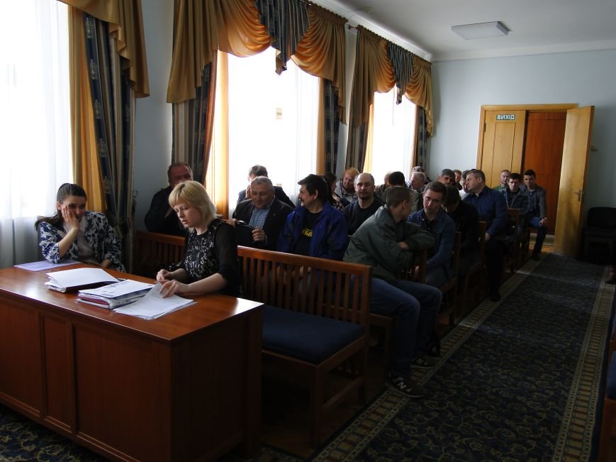 Після чергового перенесення засідання у бік судді пролунало «Ганьба!» (Фото) (фото) - фото 1 Після чергового перенесення засідання у бік судді пролунало «Ганьба!» (Фото) (фото) - фото 1