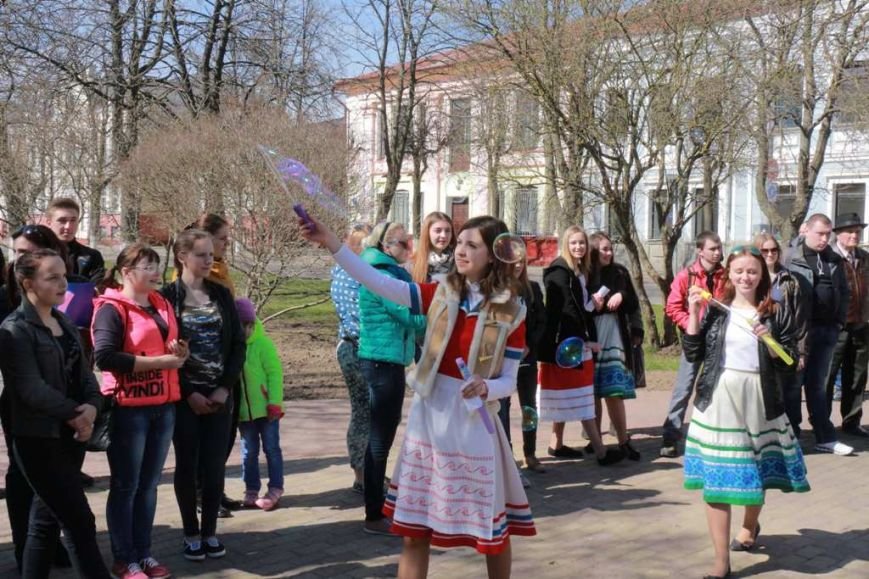 «Полька», «Лявоніха» і «Кадрыля». Як палачане і госці горада далуча... «Полька», «Лявоніха» і «Кадрыля». Як палачане і госці горада далучаліся да беларускага фальклору. (фото) - фото 2
