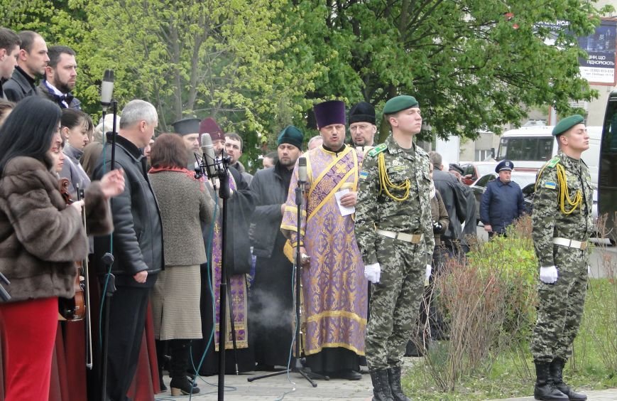 У Хмельницькому відбулися заходи вшанування 30-ої річниці трагедії на Чорнобильській АЕС (Фото) (фото) - фото 6 У Хмельницькому відбулися заходи вшанування 30-ої річниці трагедії на Чорнобильській АЕС (Фото) (фото) - фото 6