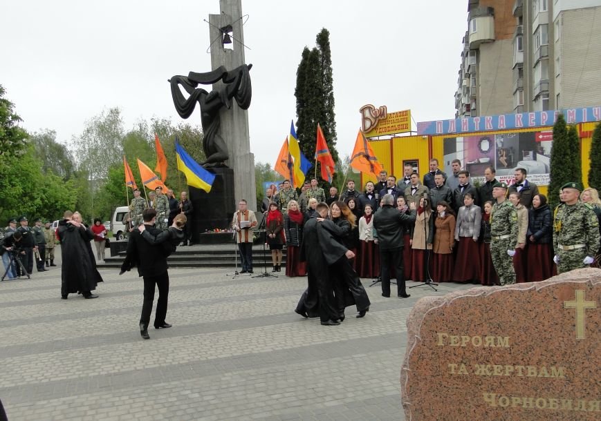 У Хмельницькому відбулися заходи вшанування 30-ої річниці трагедії на Чорнобильській АЕС (Фото) (фото) - фото 7 У Хмельницькому відбулися заходи вшанування 30-ої річниці трагедії на Чорнобильській АЕС (Фото) (фото) - фото 7