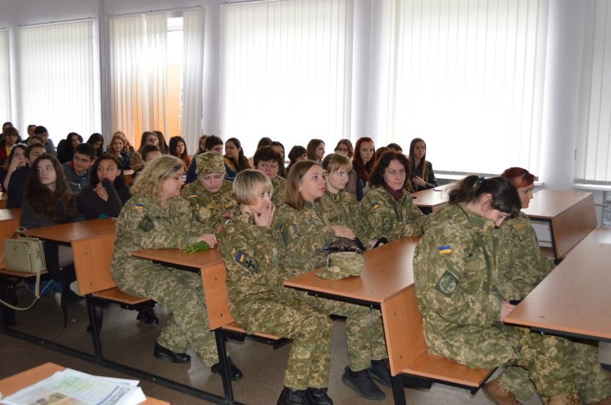 В ДонНТУ Красноармейска (Покровска) прошла открытая лекция, посвящённая женским бесстрашию и героизму (фото) - фото 3 В ДонНТУ Красноармейска (Покровска) прошла открытая лекция, посвящённая женским бесстрашию и героизму (фото) - фото 3
